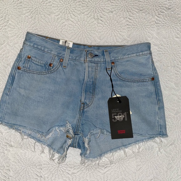Women’s daisy dukes cut off denim shorts - Picture 3 of 4
